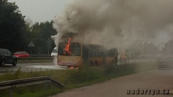 Pożar autobusu. Kierowcę zabrało LPR